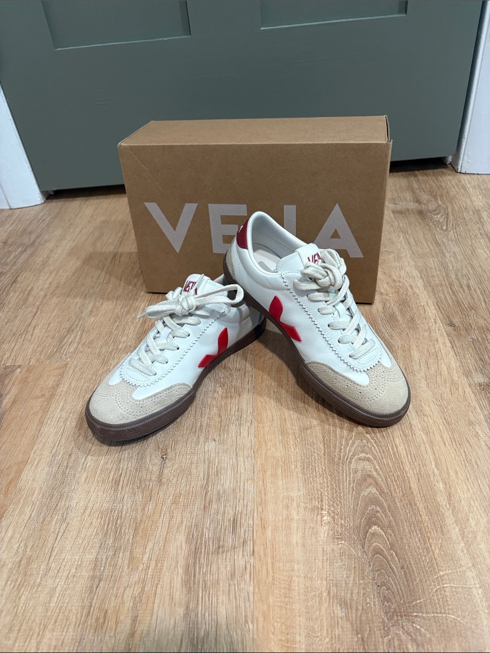 Veja Women’s Volley GT Sneakers in White/Pekin/Bark Sz EU 37/US 6